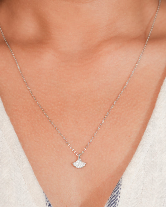 Silver Shell Zircon Pendant With Link Chain
